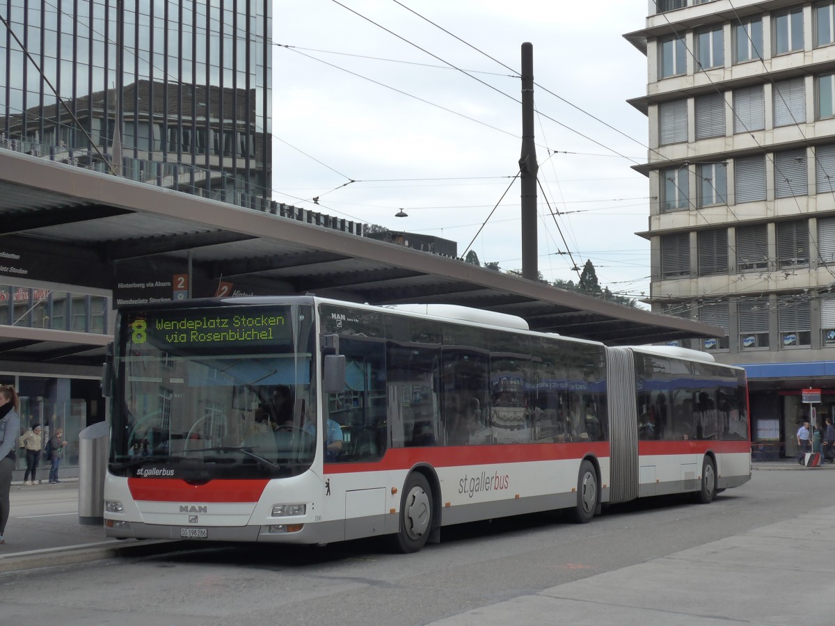 (154'204) - St. Gallerbus, St. Gallen - Nr. 286/SG 198'286 - MAN am 20. August 2014 beim Bahnhof St. Gallen