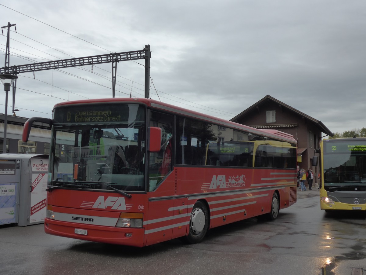 (155'715) - AFA Adelboden - Nr. 25/BE 26'702 - Setra (ex Nr. 12) am 13. Oktober 2014 beim Bahnhof Wimmis