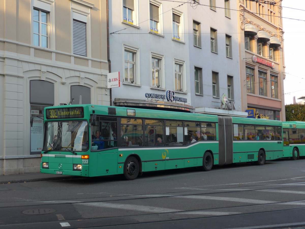 (156'181) - BVB Basel - Nr. 733/BS 3233 - Mercedes (ex VAG Freiburg/D Nr. 930) am 27. Oktober 2014 beim Bahnhof Basel