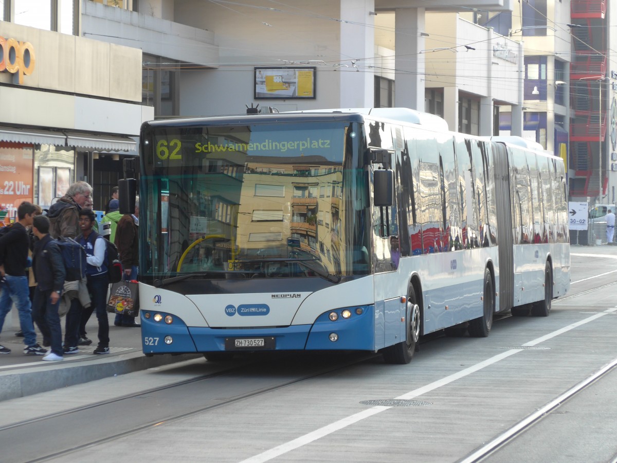 (156'282) - VBZ Zrich - Nr. 527/ZH 730'527 - Neoplan am 28. Oktober 2014 beim Bahnhof Zrich-Oerlikon