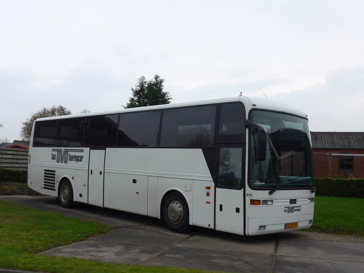 (156'708) - UVO, Uithuizermeeden - Nr. 425/BJ-DT-19 - Van Hool am 18. November 2014 in Roodeschool