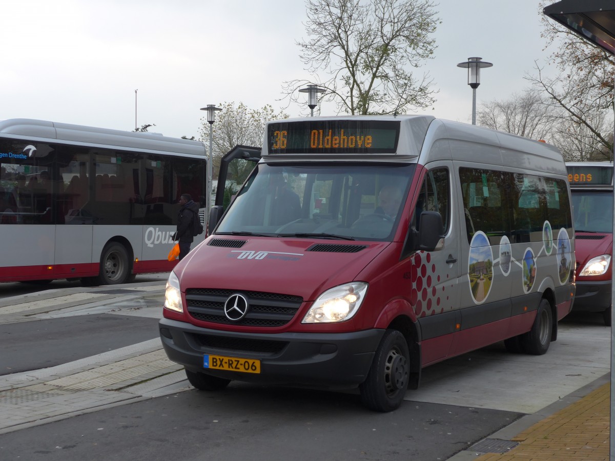 (156'734) - UVO, Uithuizermeeden - Nr. 453/BX-RZ-06 - Mercedes am 18. November 2014 beim Bahnhof Winsum