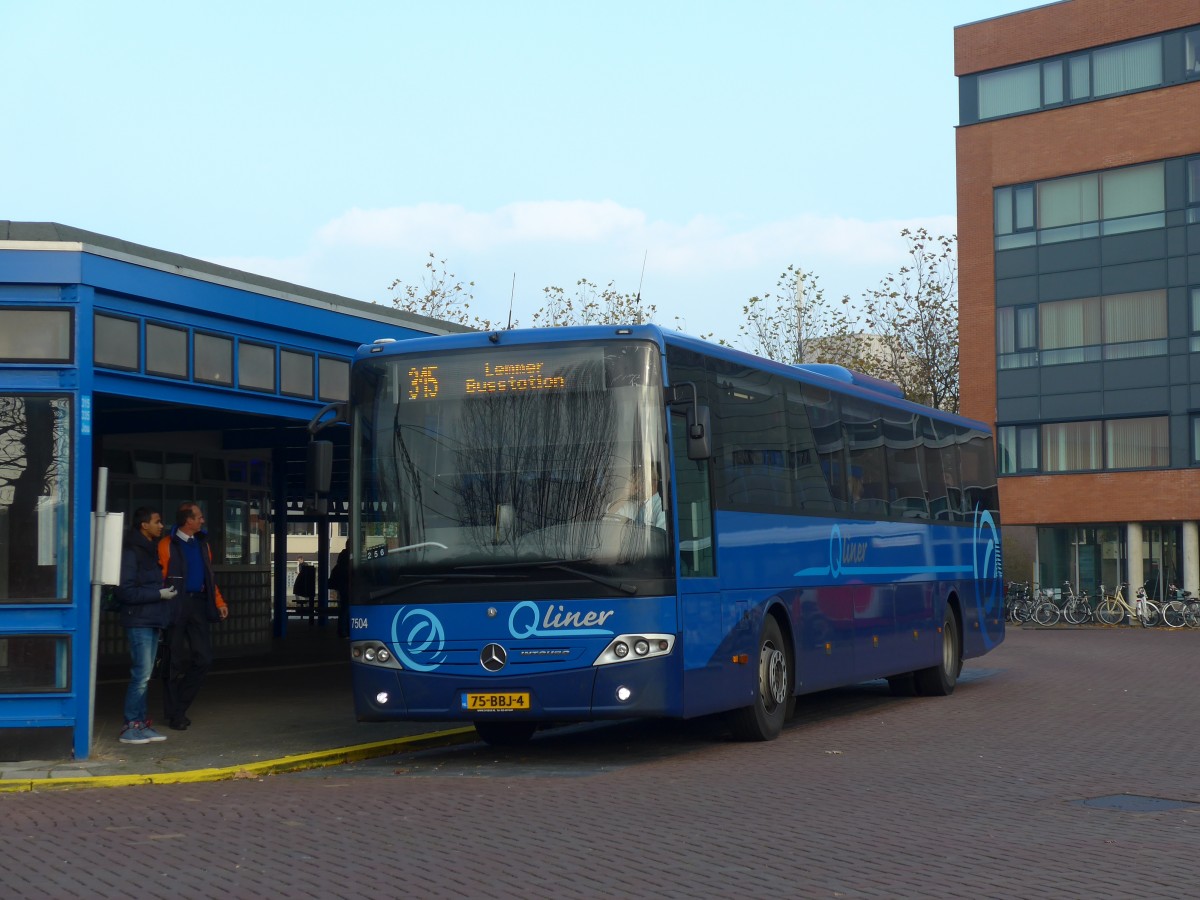 (156'982) - ARRIVA - Nr. 7504/75-BBJ-4 - Mercedes am 20. November 2014 beim Bahnhof Hoogeveen