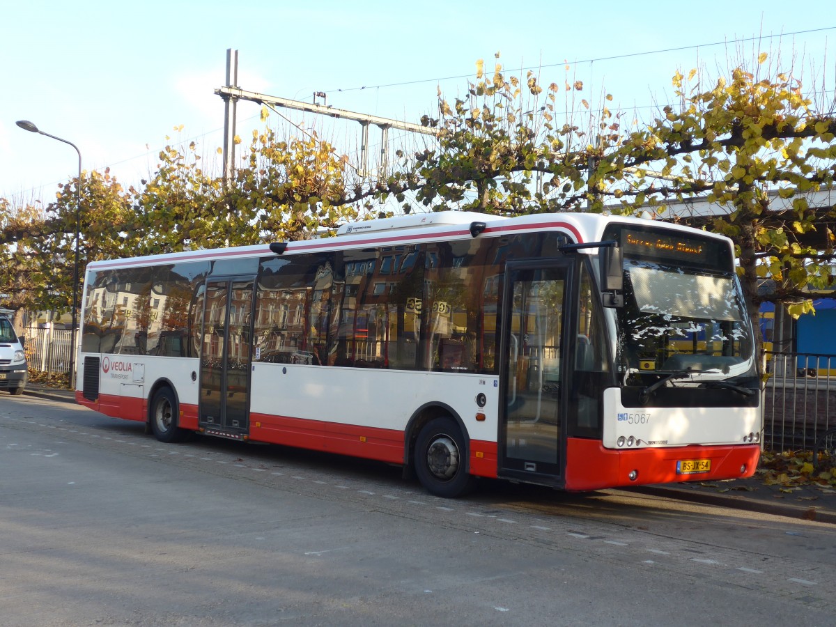 (157'135) - VEOLIA - Nr. 5067/BS-JX-54 - VDL Berkhof am 21. November 2014 beim Bahnhof Maastricht