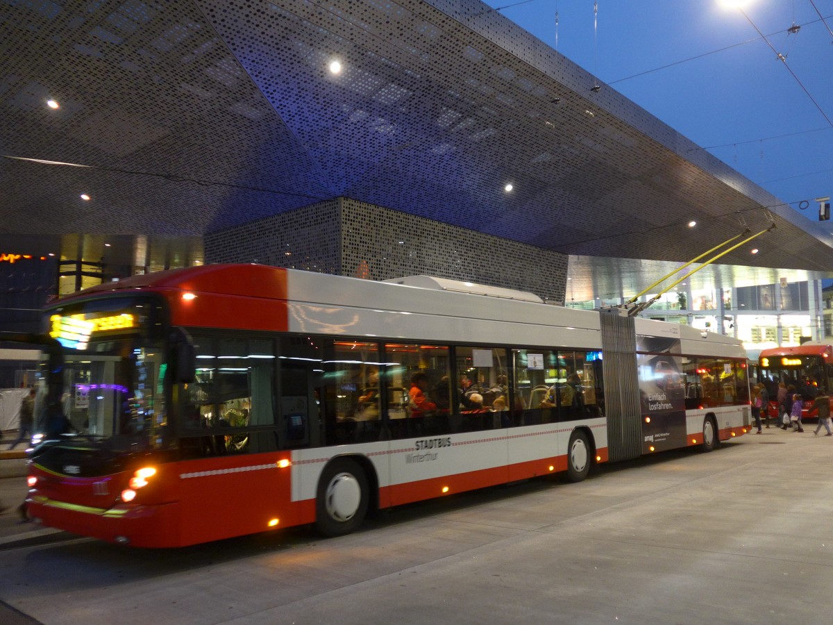 (157'565) - SW Winterthur - Nr. 111 - Hess/Hess Gelenktrolleybus am 26. November 2014 beim Hauptbahnhof Winterthur