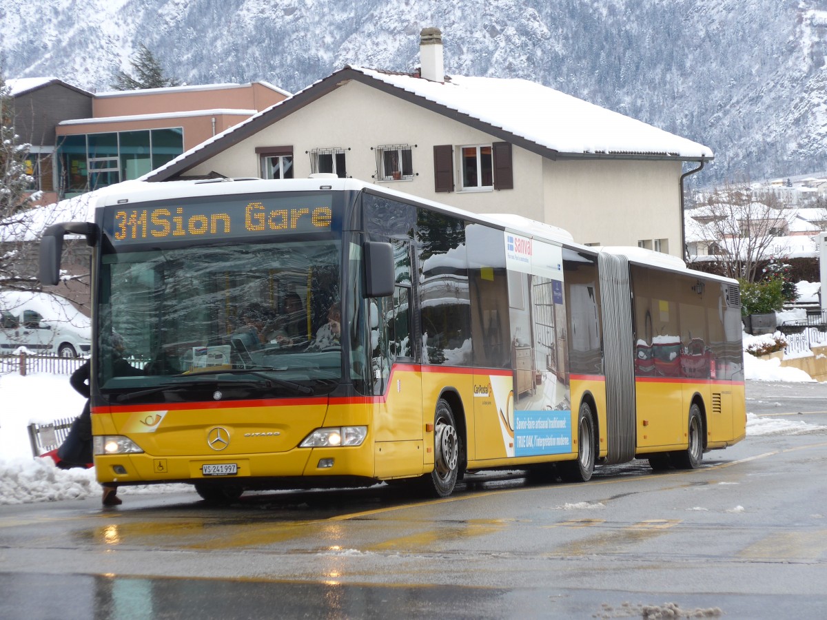 (157'982) - PostAuto Wallis - Nr. 11/VS 241'997 - Mercedes am 28. Dezember 2014 in Leytron, Alte Post