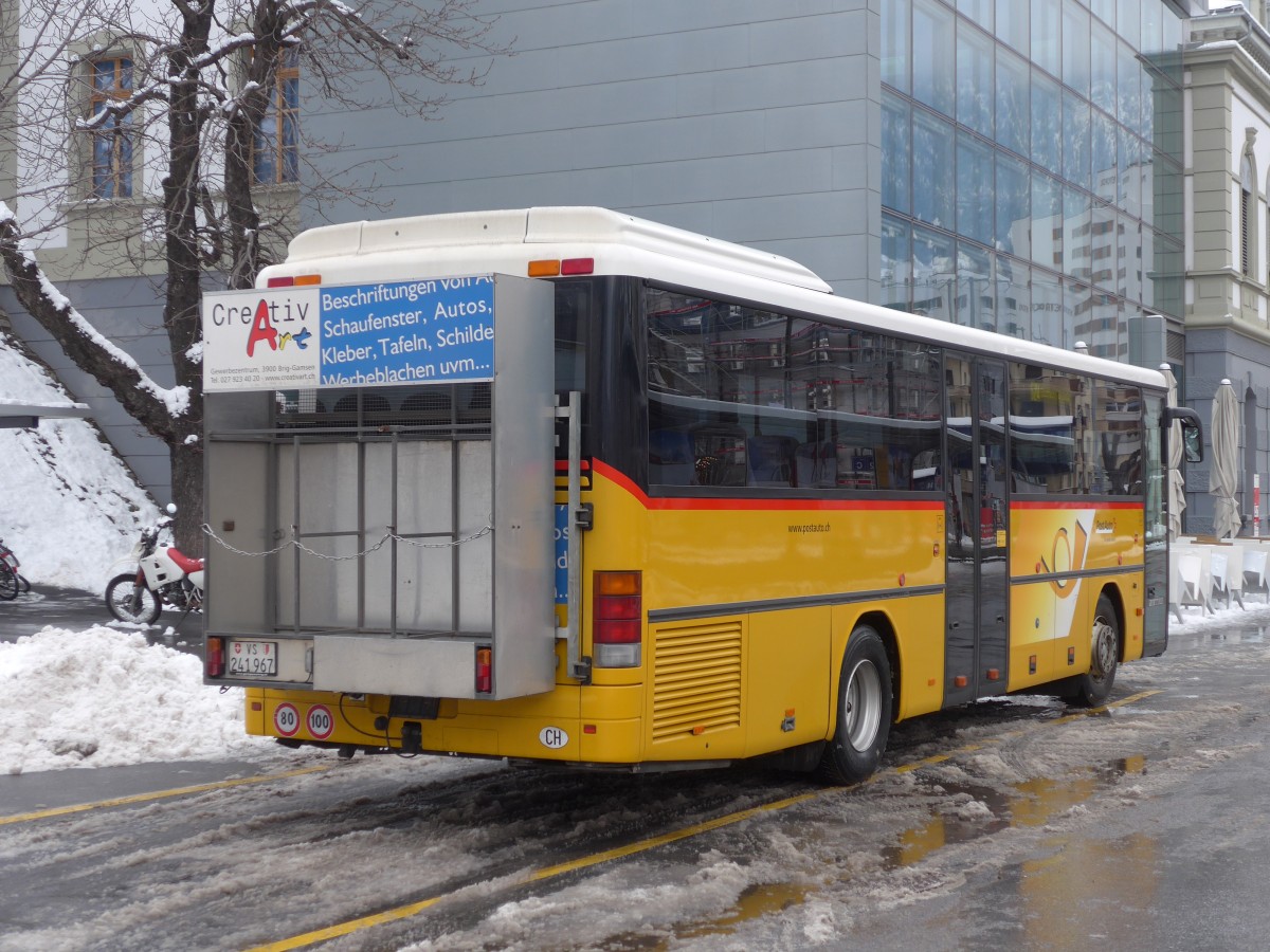 (158'019) - PostAuto Wallis - VS 241'967 - Setra am 28. Dezember 2014 beim Bahnhof Brig