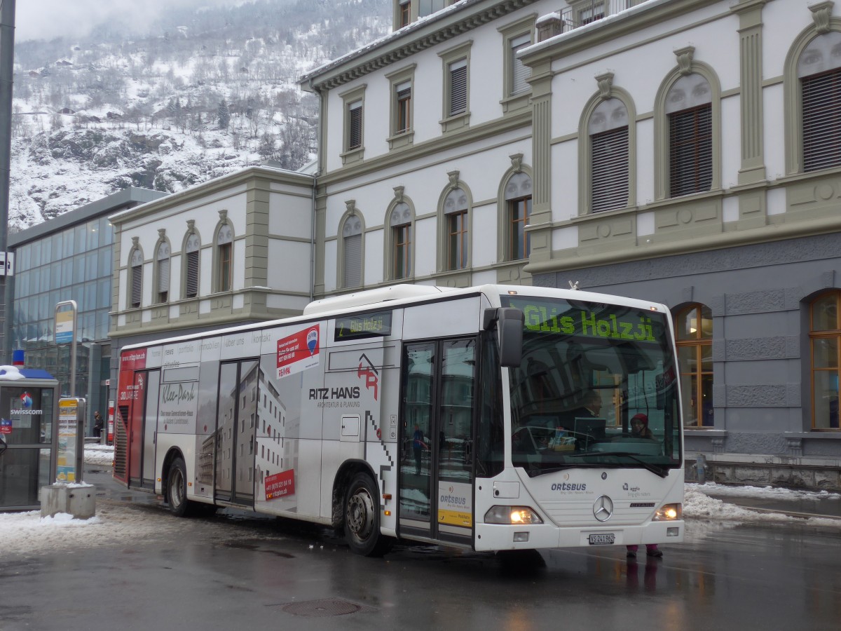 (158'028) - PostAuto Wallis - VS 241'962 - Mercedes am 28. Dezember 2014 beim Bahnhof Brig