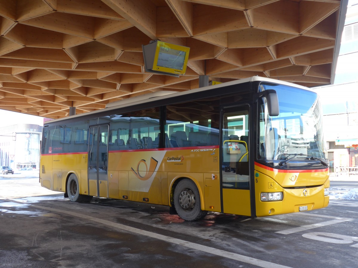 (158'076) - PostAuto Wallis - Nr. 5/VS 355'167 - Irisbus am 1. Januar 2015 beim Bahnhof Sion