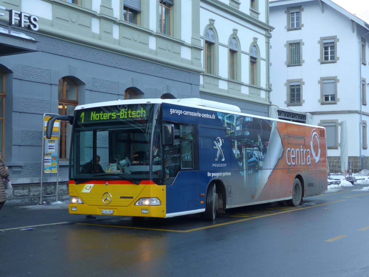 (158'110) - PostAuto Wallis - VS 241'963 - Mercedes am 1. Januar 2015 beim Bahnhof Brig