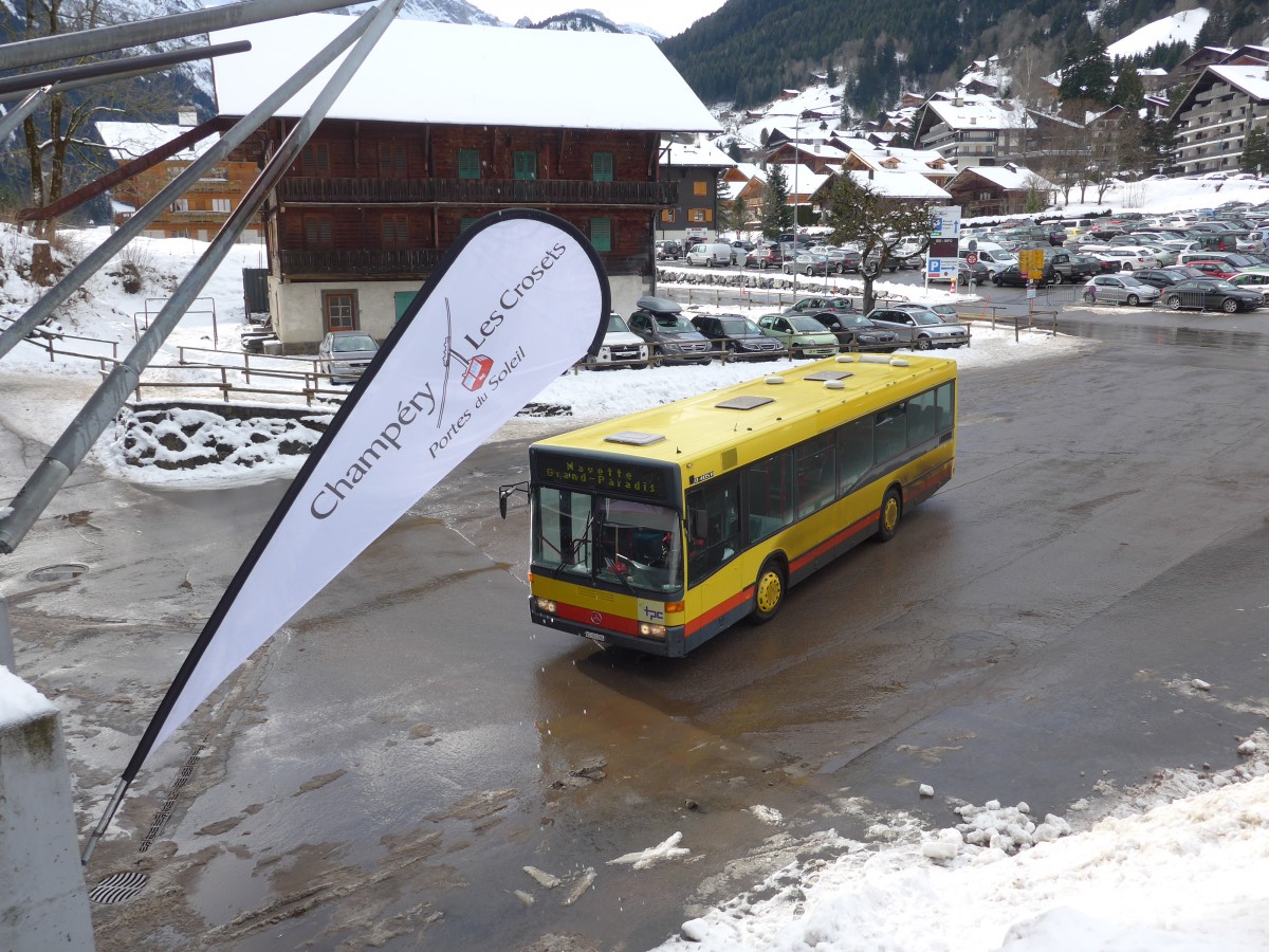 (158'139) - TPC Aigle - VS 353'284 - Mercedes (ex AAGL Liestal) am 2. Januar 2015 beim Bahnhof Champry