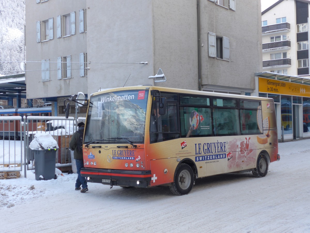 (158'388) - OBZ Zermatt - Nr. 14/VS 351'591 - Vetter am 18. Januar 2015 beim Bahnhof Zermatt