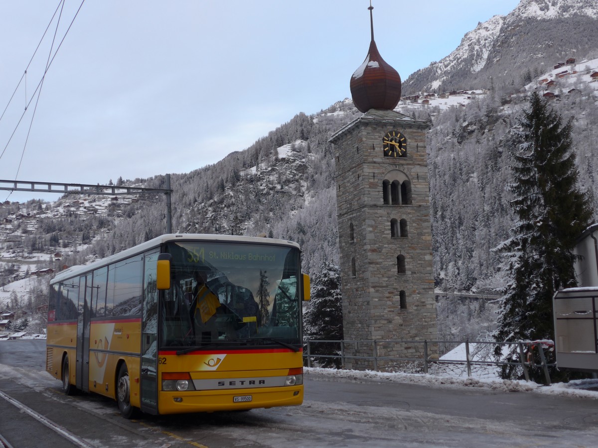 (158'441) - Zerzuben, Visp-Eyholz - Nr. 62/VS 99'500 - Setra am 18. Januar 2015 beim Bahnhof St. Niklaus