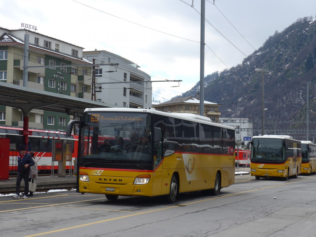 (158'855) - PostAuto Wallis - VS 403'662 - Setra am 22. Februar 2015 beim Bahnhof Brig