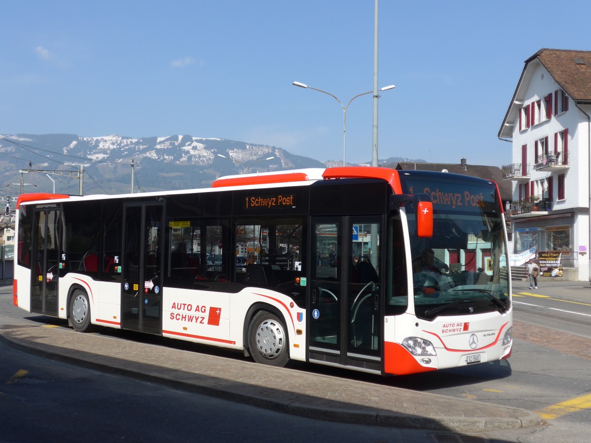 (159'324) - AAGS Schwyz - Nr. 3/SZ 5003 - Mercedes am 18. Mrz 2015 beim Bahnhof Schwyz