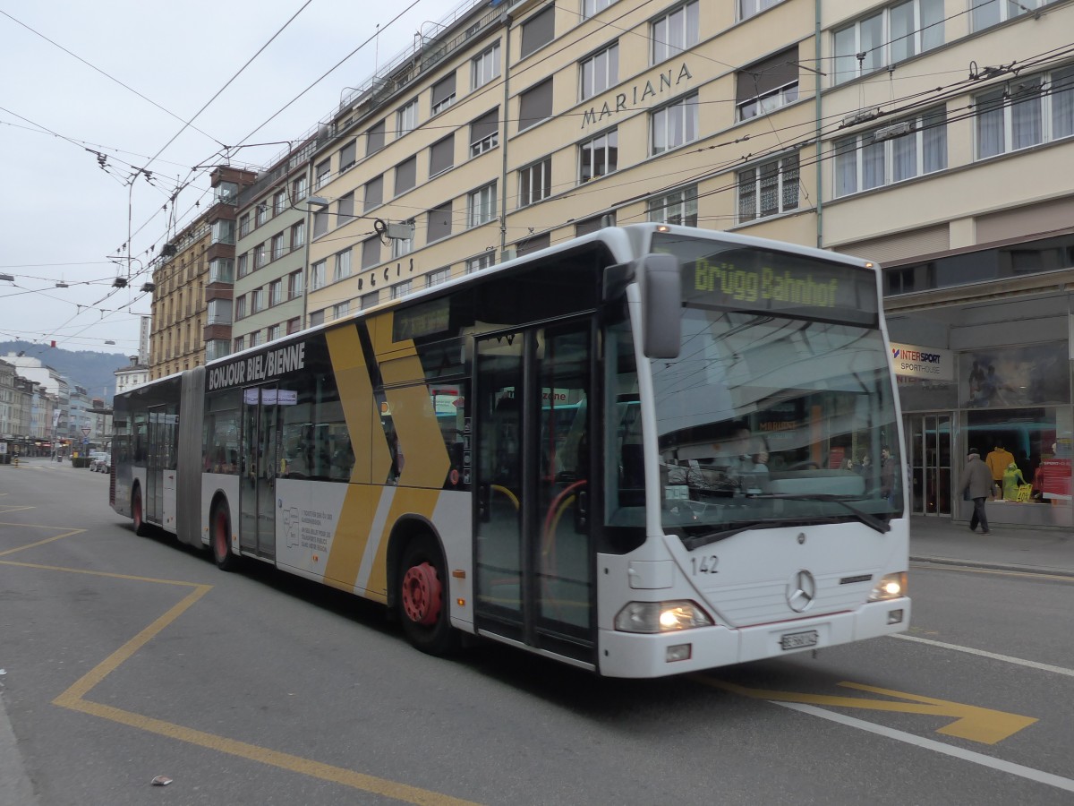 (159'523) - VB Biel - Nr. 142/BE 560'142 - Mercedes am 28. Mai 2015 beim Bahnhof Biel