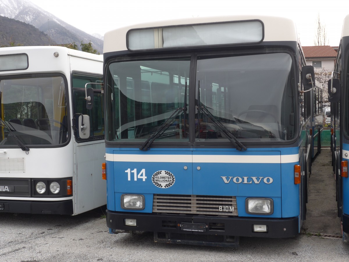 (159'573) - Ruffiner, Turtmann - Nr. 114 - Volvo/R&J (ex VBL Luzern Nr. 114) am 2. April 2015 in Turtmann, Garage