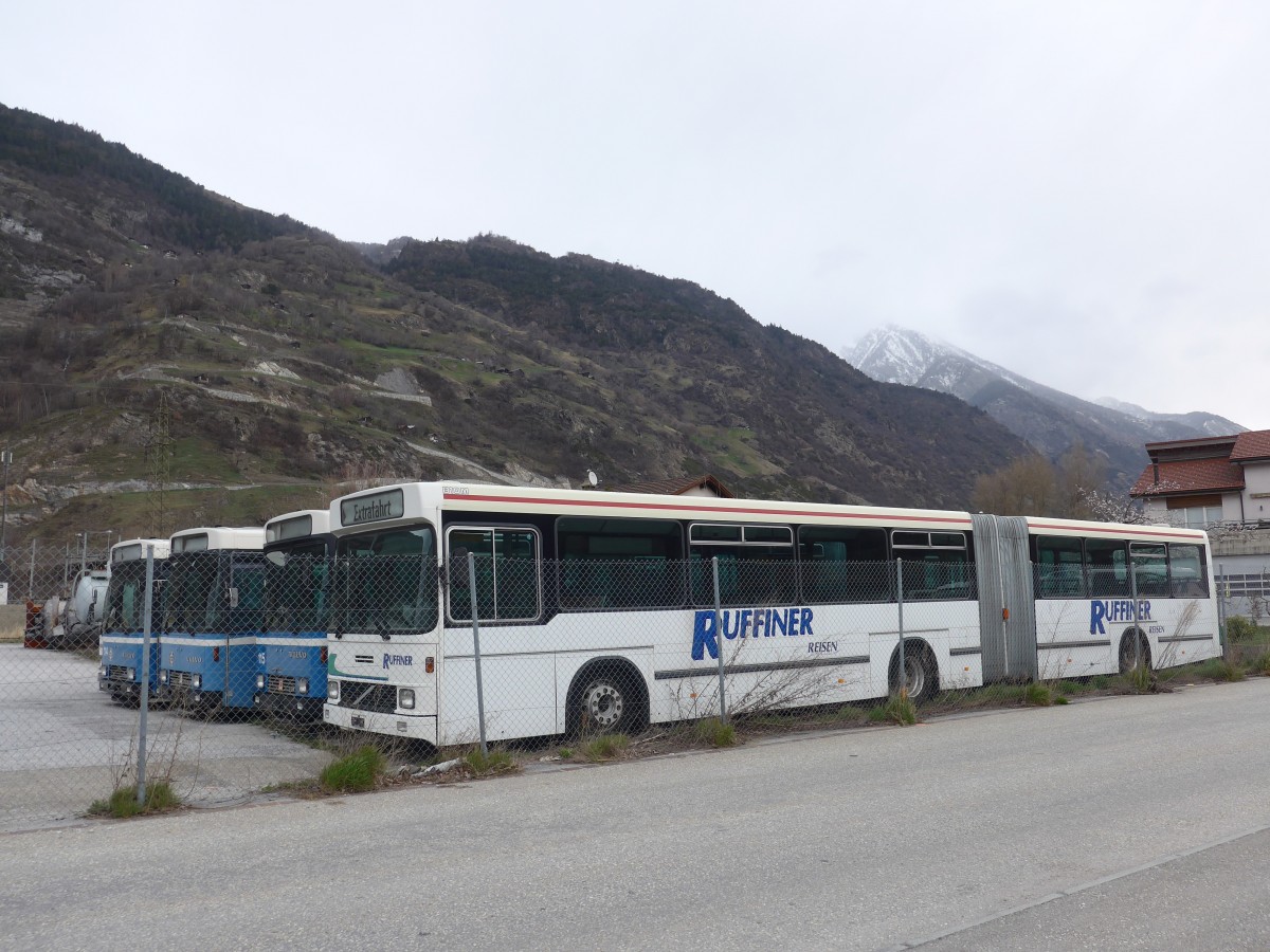 (159'576) - Ruffiner, Turtmann - Volvo/Hess (ex SB Schaffhausen Nr. 10; ex RVSH Schaffhausen Nr. 10; ex ASS Schleitheim Nr. 10; ex ASS Schleitheim Nr. 20) am 2. April 2015 in Turtmann, Garage