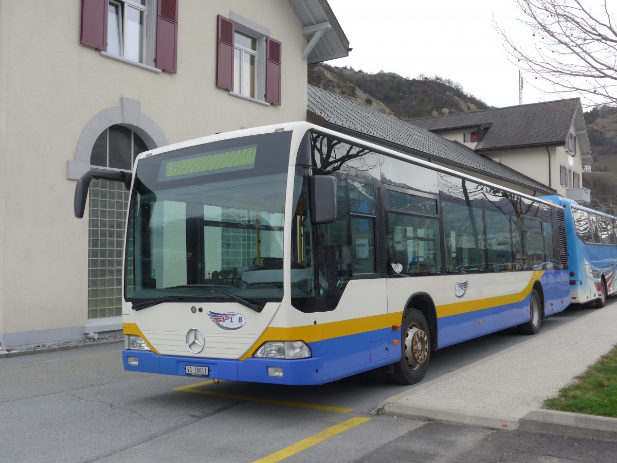 (159'586) - LLB Susten - Nr. 11/VS 38'011 - Mercedes (ex TC La Chaux-de-Fonds Nr. 218) am 2. April 2015 in Leuk, Garage