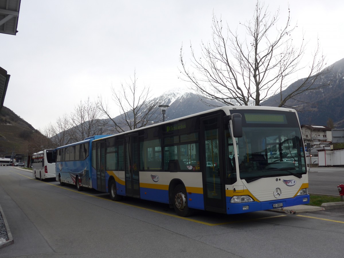 (159'587) - LLB Susten - Nr. 11/VS 38'011 - Mercedes (ex TC La Chaux-de-Fonds Nr. 218) am 2. April 2015 in Leuk, Garage