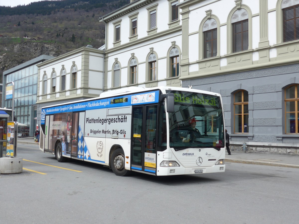 (159'672) - PostAuto Wallis - VS 241'961 - Mercedes am 5. April 2015 beim Bahnhof Brig