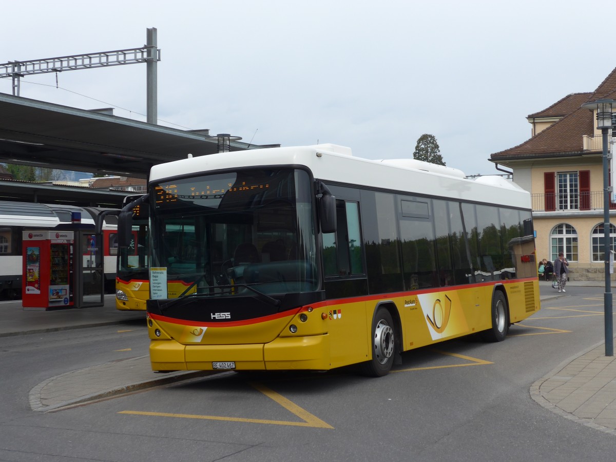 (159'984) - AVG Meiringen - Nr. 67/BE 402'467 - Scania/Hess (ex Nr. 76; ex Steiner, Messen) am 25. April 2015 beim Bahnhof Spiez