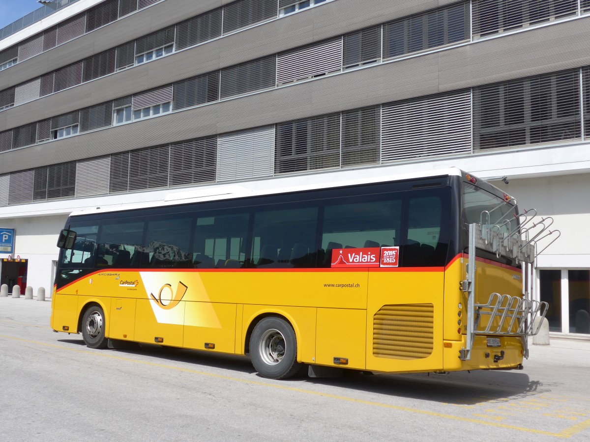 (160'403) - PostAuto Wallis - Nr. 14/VS 309'540 - Irisbus (ex Theytaz, Sion) am 10. Mai 2015 beim Bahnhof Sion