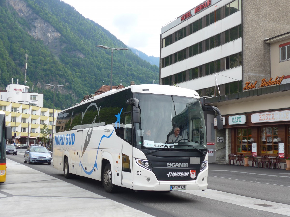 (160'969) - Aus Slowenien: Marprom, Maribor - Nr. 216/MB FF-823 - Scania/Higer am 25. Mai 2015 beim Bahnhof Interlaken West