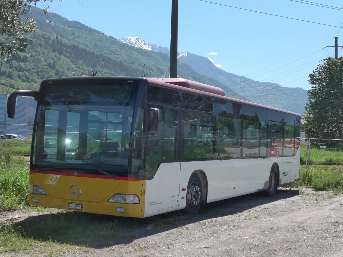 (161'179) - Lathion, Sion - Nr. 18/VS 12'989 - Mercedes (ex PostAuto Wallis Nr. 70; ex Lathion, Sion Nr. 70) am 27. Mai 2015 in Sion, Garage