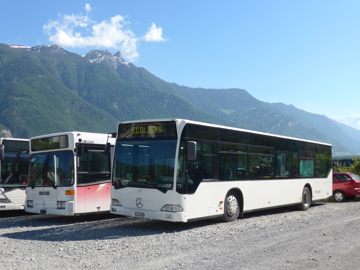 (161'210) - Buchard, Leytron - VS 243'990 - Mercedes (ex Ryffel, Uster Nr. 69; ex Welti-Furrer, Zrich Nr. 57; ex Frhlich, Zrich Nr. 608) am 27. Mai 2015 in Leytron, Garage