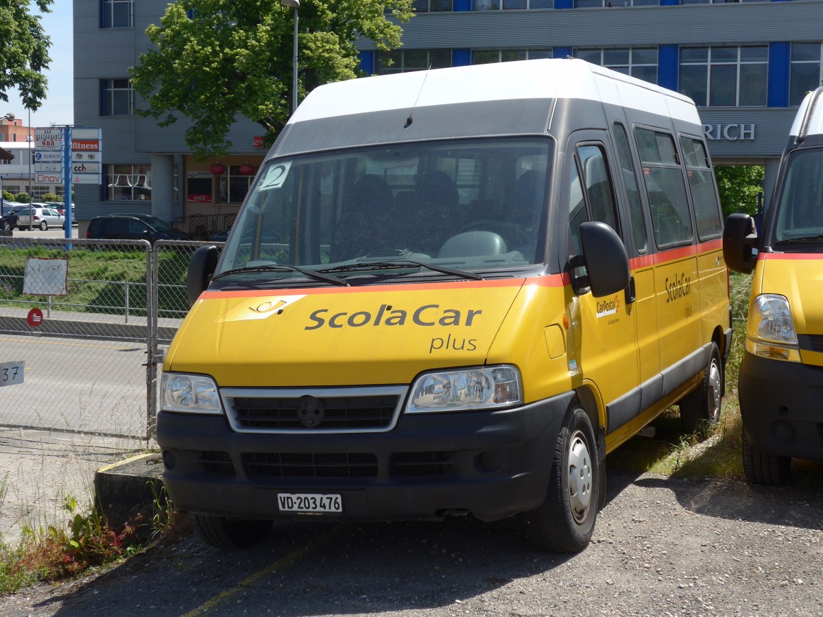 (161'278) - CarPostal Ouest - VD 203'476 - VW am 28. Mai 2015 in Yverdon, Garage