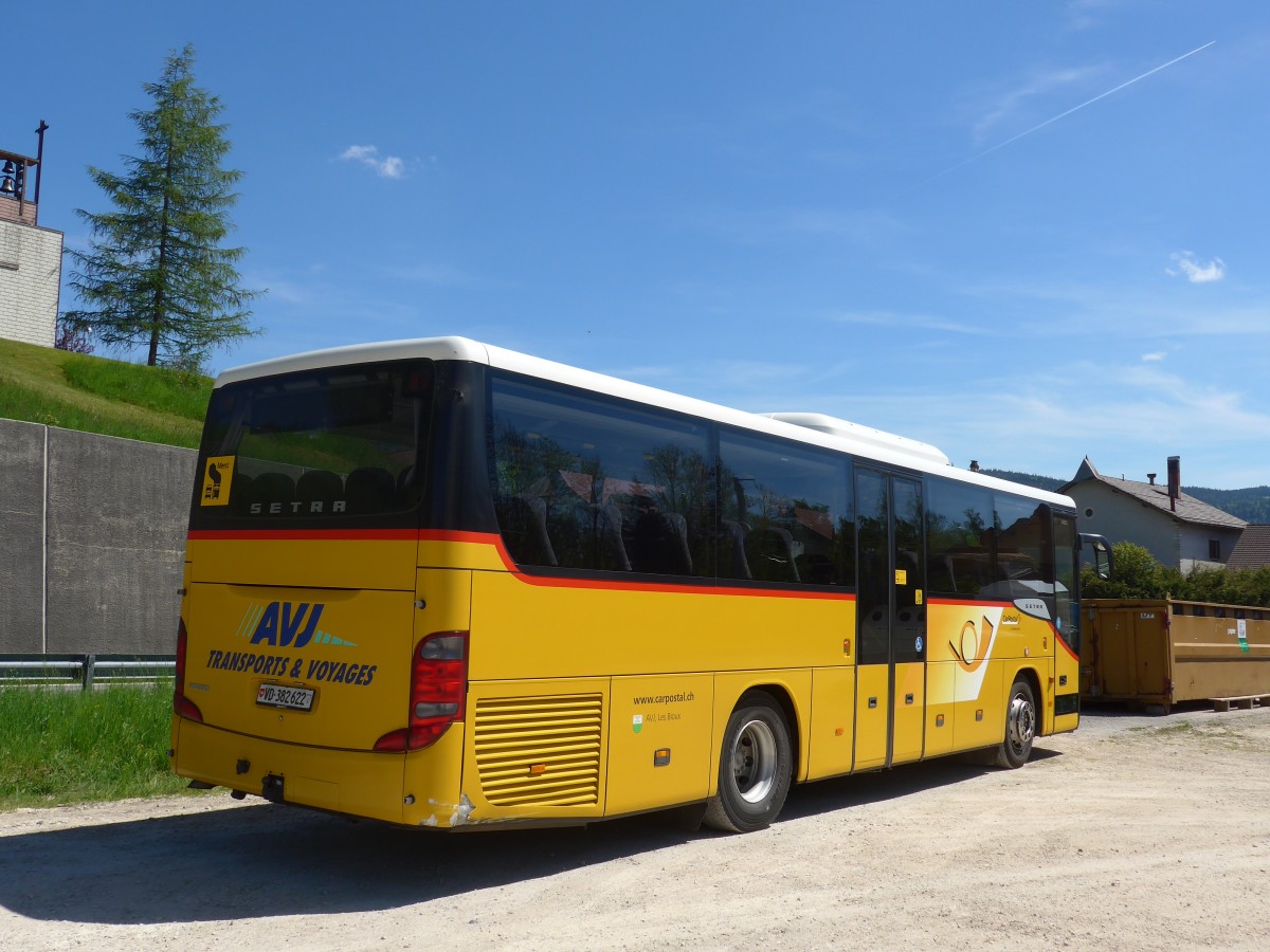 (161'354) - AVJ Les Bioux - VD 382'622 - Setra am 28. Mai 2015 beim Bahnhof Le Pont