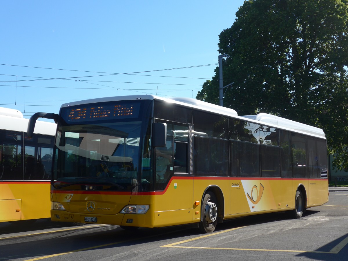 (161'394) - CarPostal Ouest - VD 510'263 - Mercedes am 28. Mai 2015 beim Bahnhof Echallens