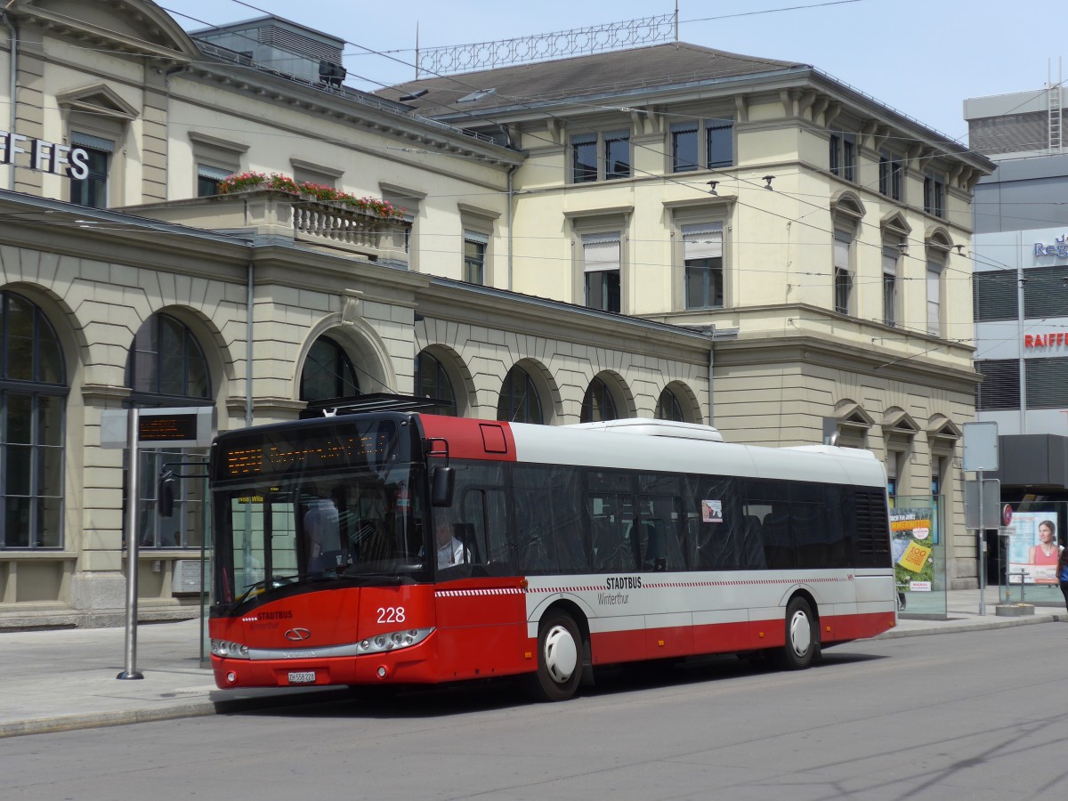 (161'597) - SW Winterthur - Nr. 228/ZH 558'228 - Solaris am 31. Mai 2015 beim Hauptbahnhof Winterthur