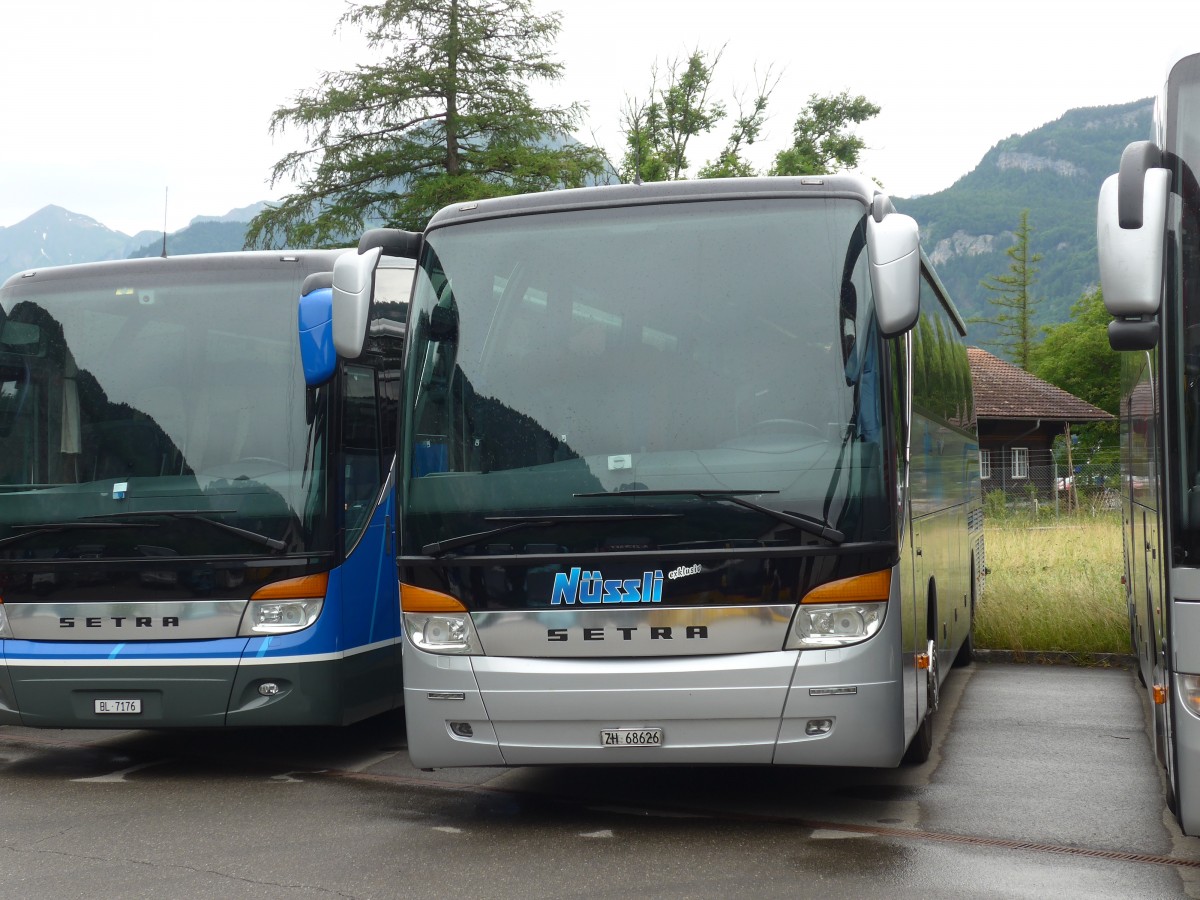 (162'106) - Nssli, Agasul - ZH 68'626 - Setra am 14. Juni 2015 in Meiringen, Balm