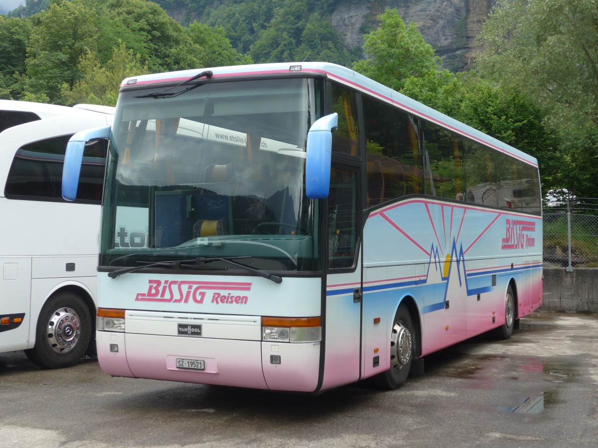 (162'382) - Bissig, Schwyz - SZ 19'521 - Van Hool (ex Bergmann, Adelboden) am 20. Juni 2015 in Meiringen, Balm