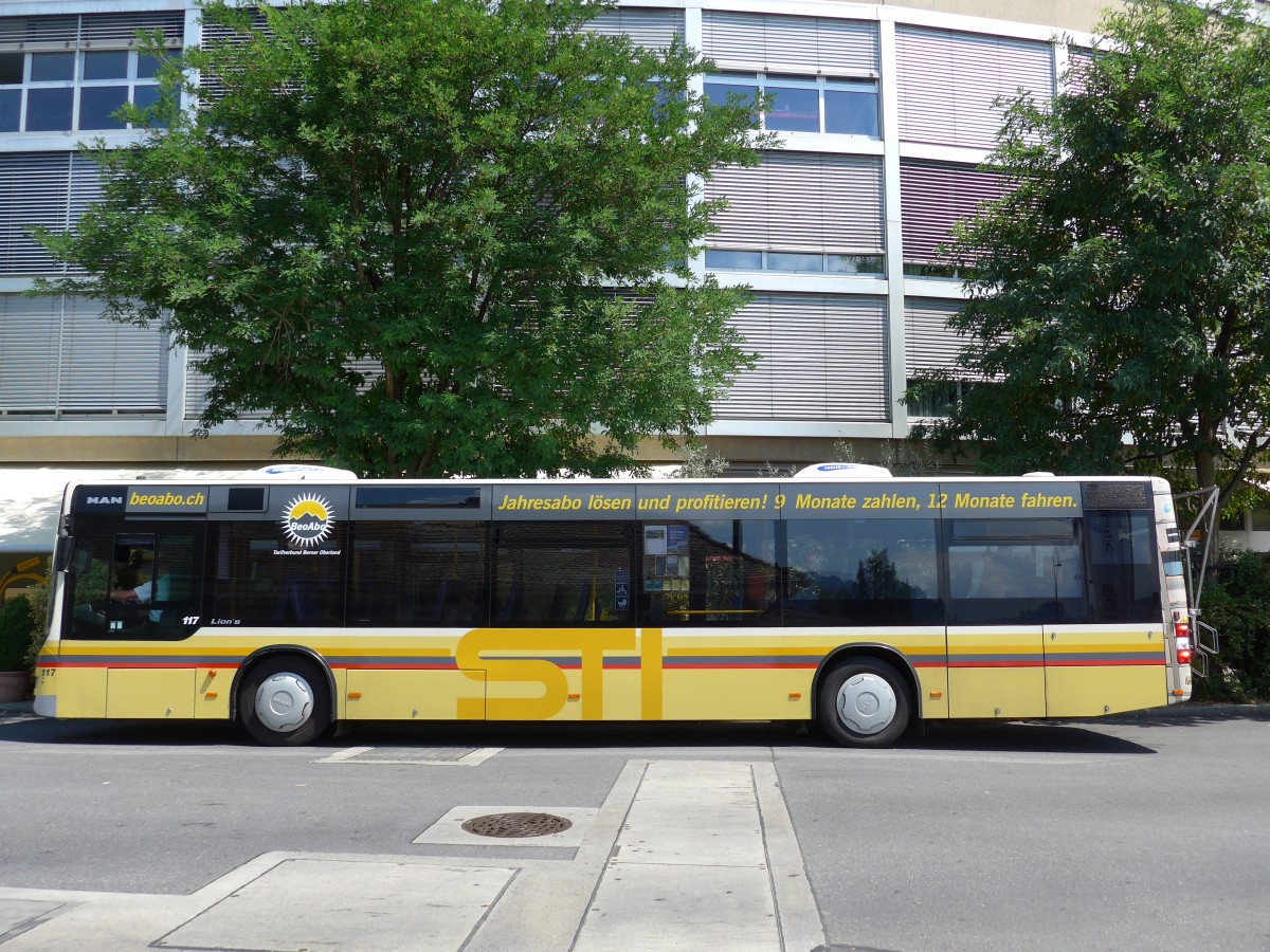 (163'118) - STI Thun - Nr. 117/BE 700'117 - MAN am 22. Juli 2015 beim Bahnhof Thun