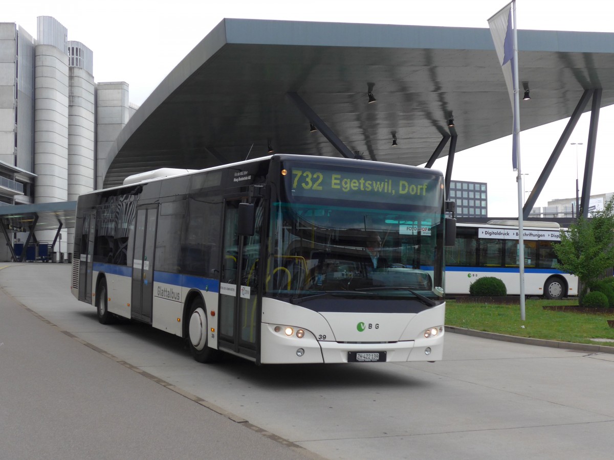 (163'319) - Maag, Kloten - Nr. 39/ZH 422'139 - Neoplan (ex VBZ Zrich Nr. 259) am 15. August 2015 in Zrich, Flughafen