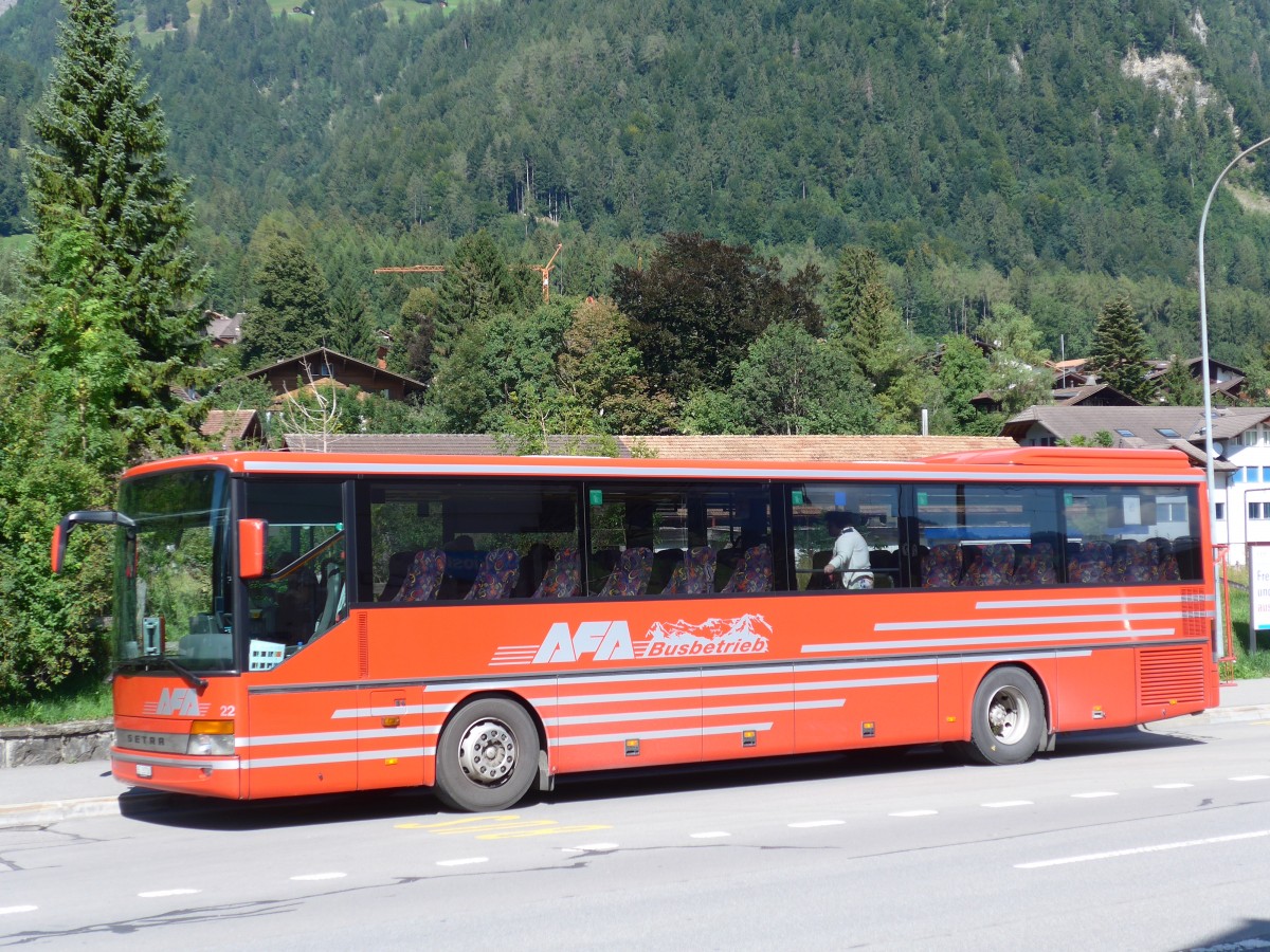 (163'701) - AFA Adelboden - Nr. 22/BE 26'708 - Setra (ex Nr. 8) am 20. August 2015 beim Bahnhof Frutigen