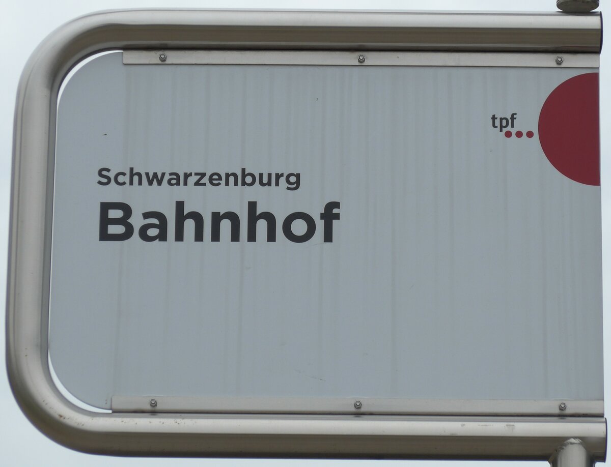 (164'672) - tpf-Haltestellenschild - Schwarzenburg, Bahnhof - am 13. September 2015