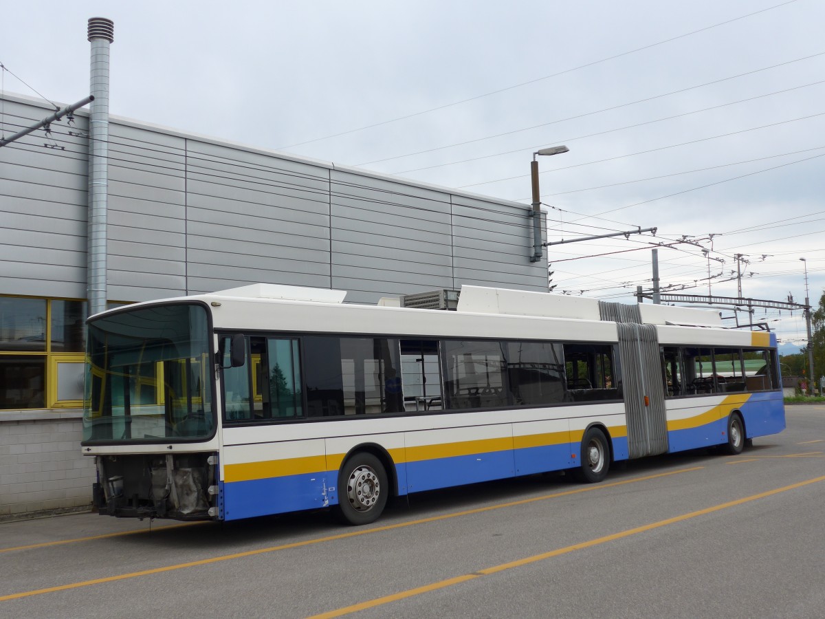 (164'820) - transN, La Chaux-de-Fonds - Nr. 121 - NAW/Hess Gelenktrolleybus (ex TC La Chaux-de-Fonds Nr. 121) am 15. September 2015 in Marin, Dpt