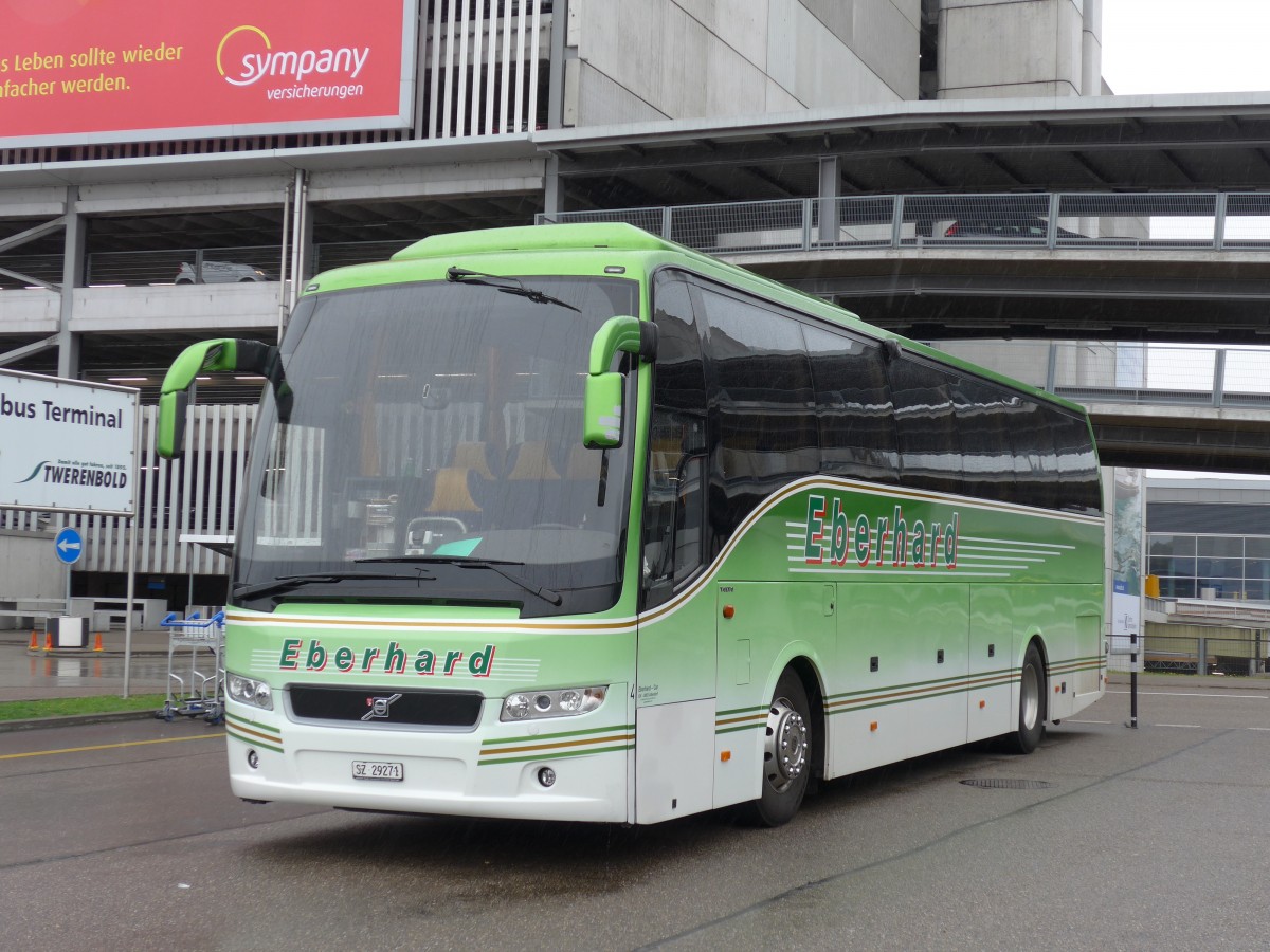 (165'003) - Eberhard, Altendorf - Nr. 4/SZ 29'271 - Volvo am 17. September 2015 in Zrich, Flughafen