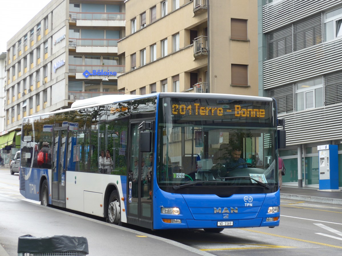 (165'062) - TPN Nyon - VD 1169 - MAN am 18. September 2015 beim Bahnhof Nyon