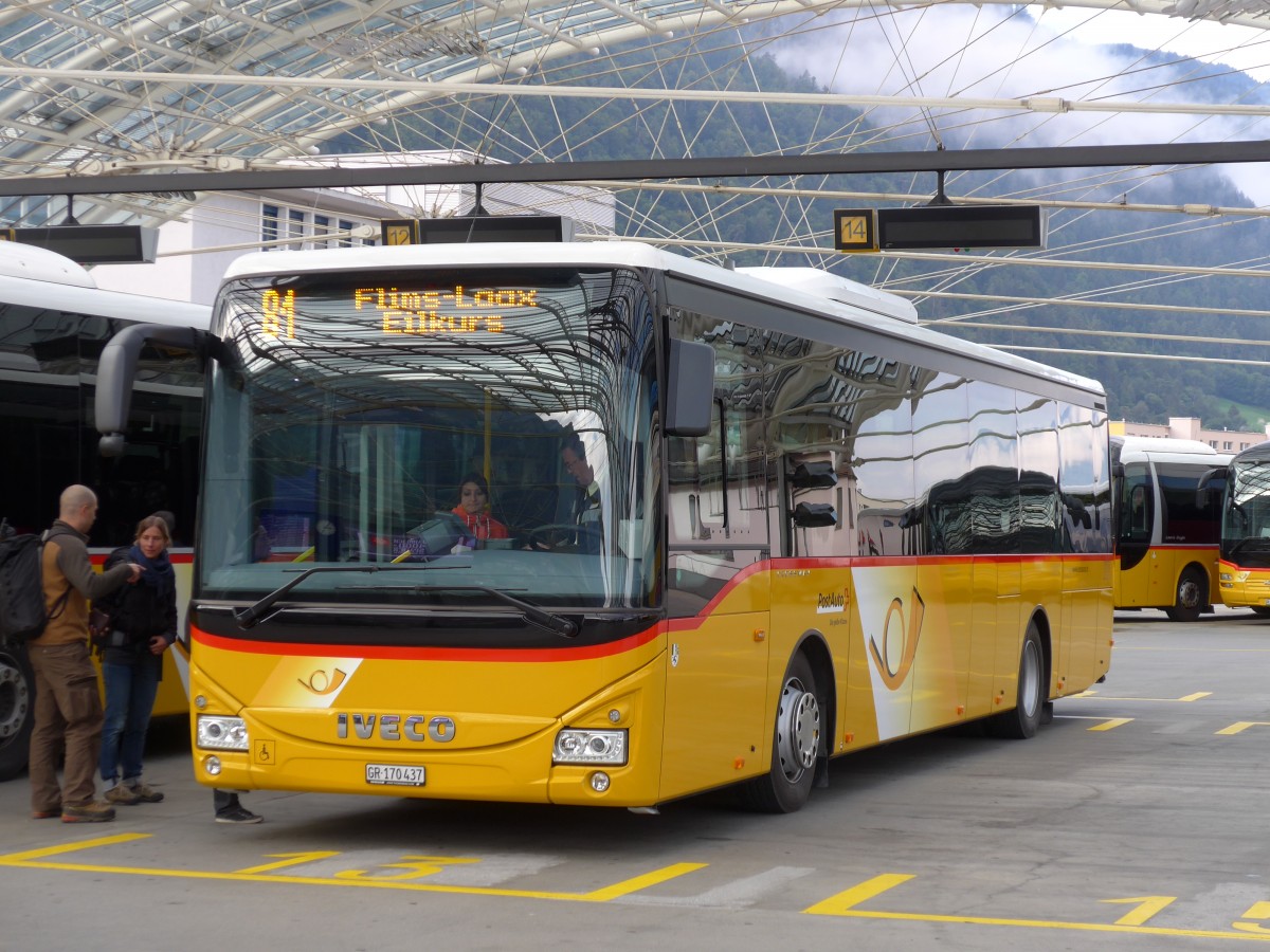 (165'176) - PostAuto Graubnden - GR 170'437 - Iveco am 19. September 2015 in Chur, Postautostation