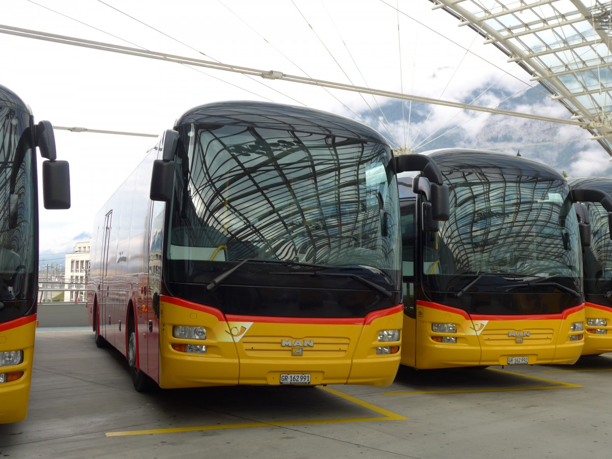 (165'185) - PostAuto Graubnden - GR 162'991 - MAN am 19. September 2015 in Chur, Postautostation