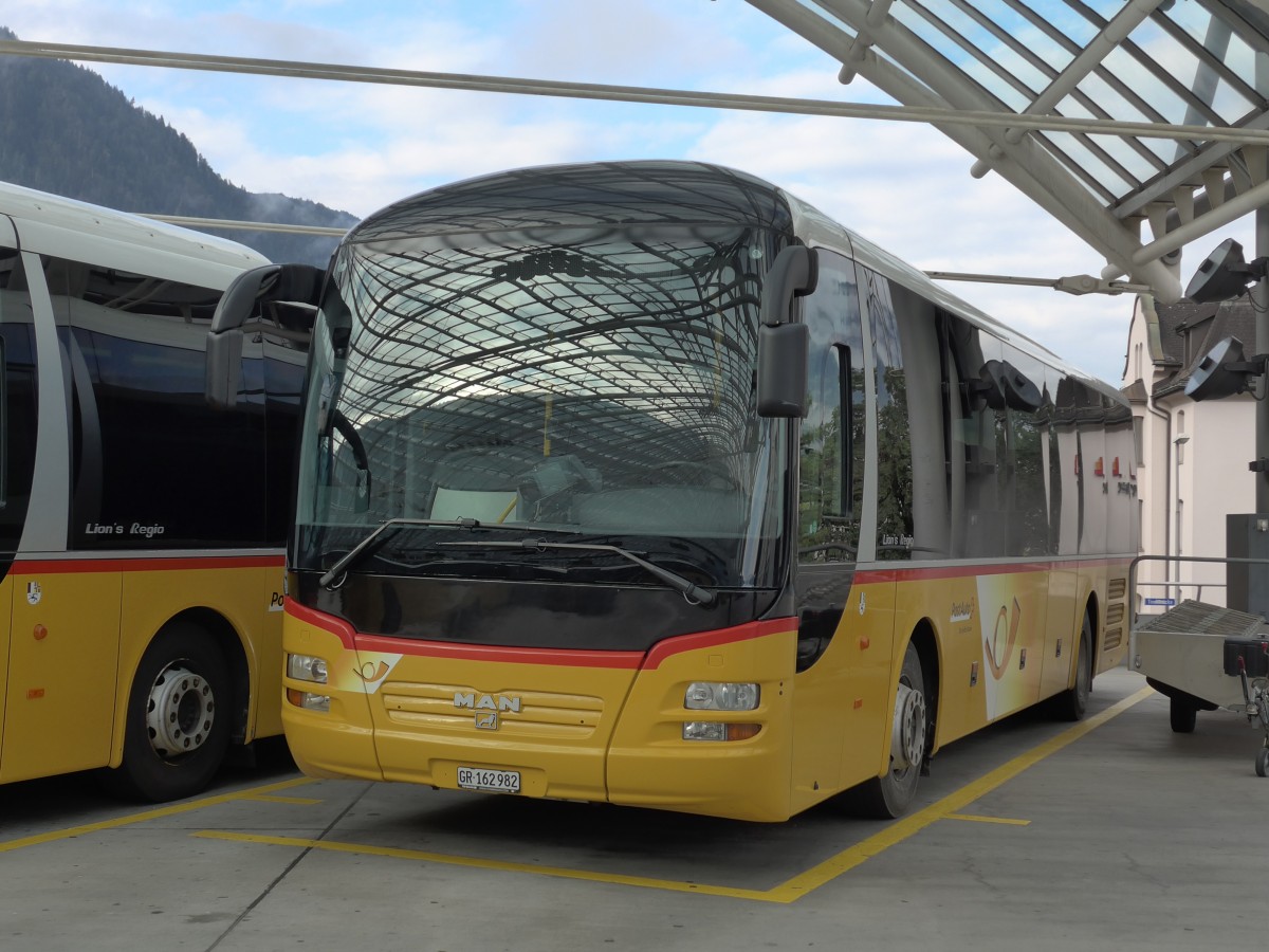 (165'194) - PostAuto Graubnden - GR 162'982 - MAN am 19. September 2015 in Chur, Postautostation