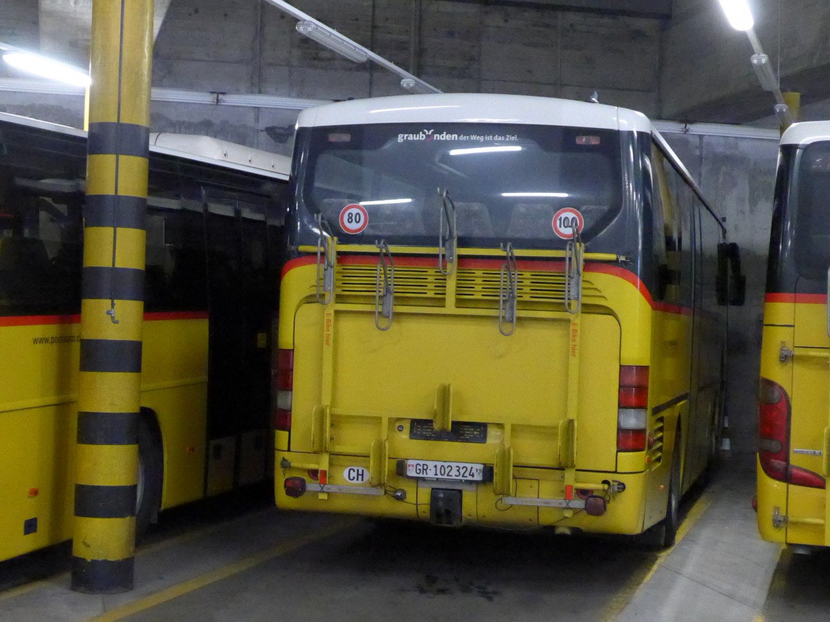 (165'434) - PostAuto Graubnden - GR 102'324 - Neoplan am 19. September 2015 in Thusis, Postautostation