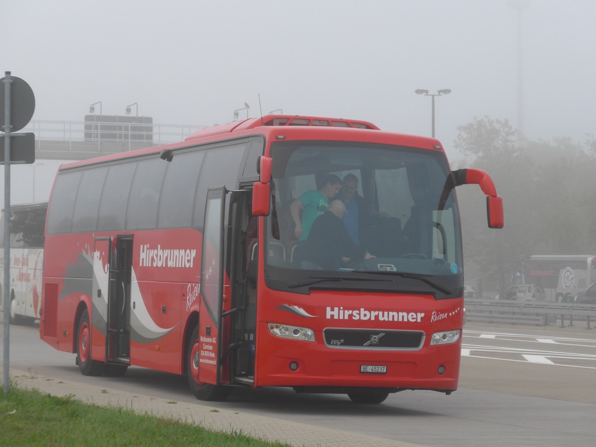 (165'466) - Aus der Schweiz: Hirsbrunner, Worb - BE 45'237 - Volvo am 21. September 2015 in Lrrach, Grenze