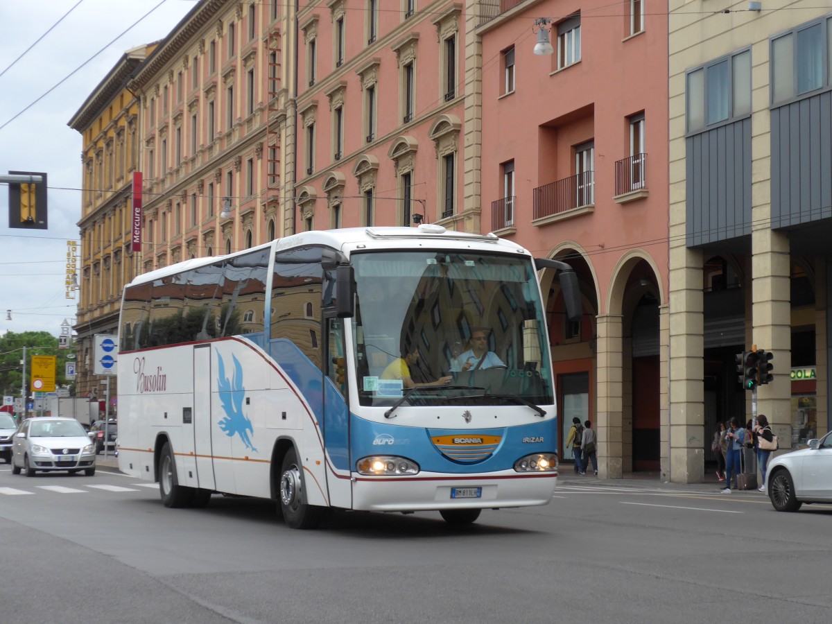 (165'532) - Busolin, Portogruaro - BM-811 LH - Scania/Irizar am 23. September 2015 beim Bahnhof Bologna Centrale