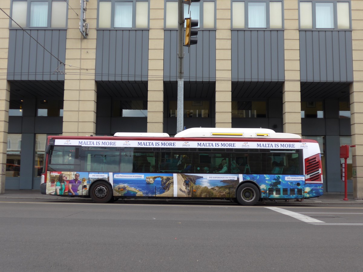 (165'533) - TPER Bologna - Nr. 5603/ET-546 GC - Irisbus am 23. September 2015 beim Bahnhof Bologna Centrale